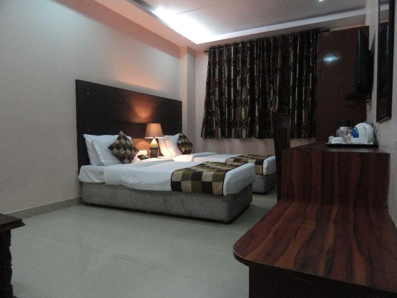 Hotel Kyron Delhi  Exteriör bild