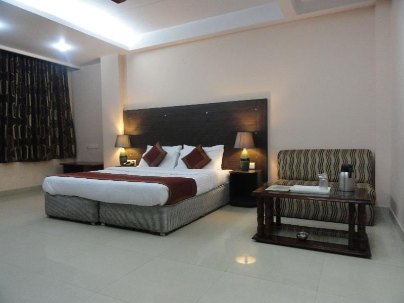 Hotel Kyron Delhi  Exteriör bild