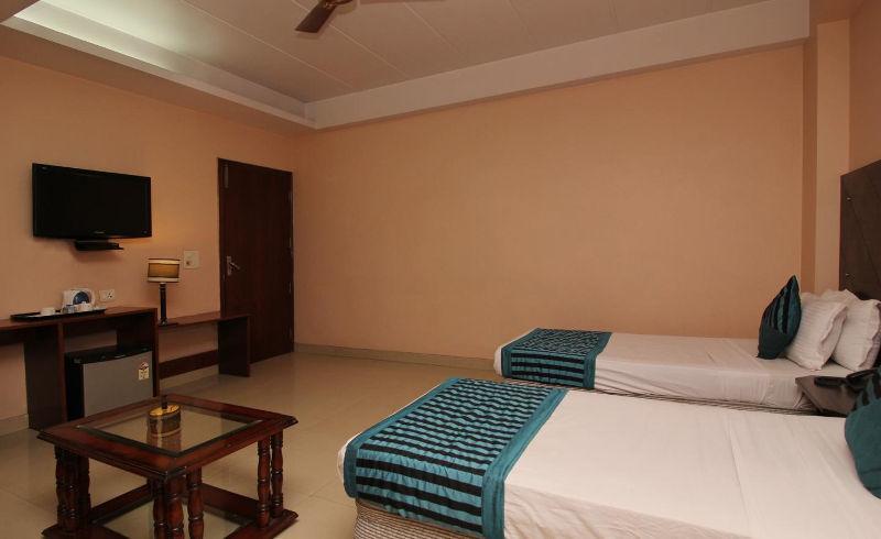 Hotel Kyron Delhi  Exteriör bild