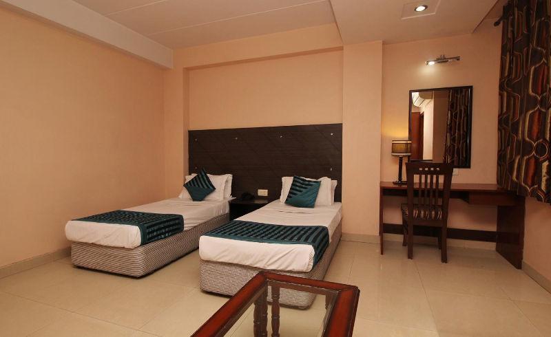 Hotel Kyron Delhi  Exteriör bild