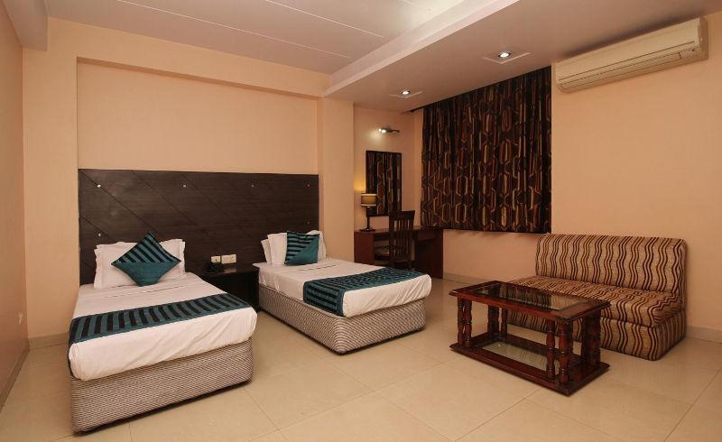 Hotel Kyron Delhi  Exteriör bild