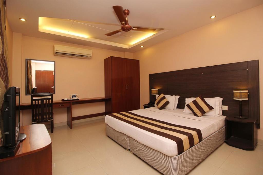 Hotel Kyron Delhi  Exteriör bild