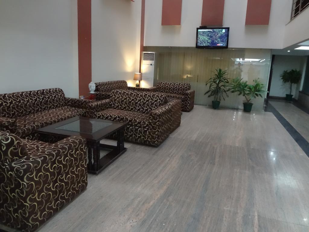 Hotel Kyron Delhi  Exteriör bild
