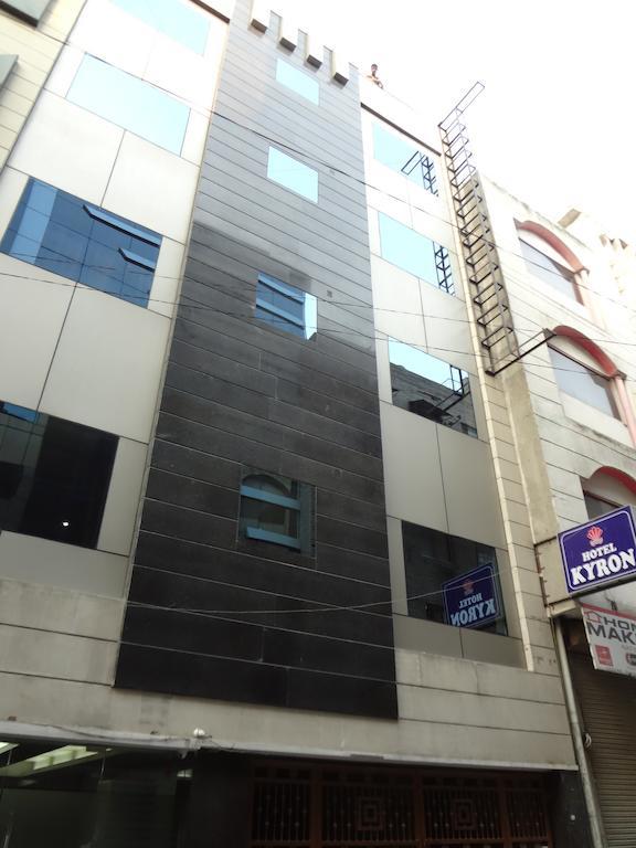 Hotel Kyron Delhi  Exteriör bild