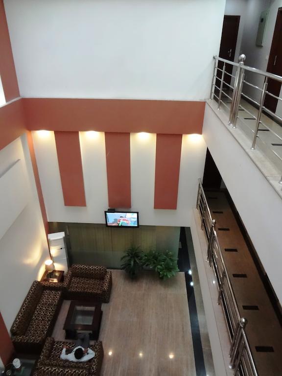 Hotel Kyron Delhi  Exteriör bild