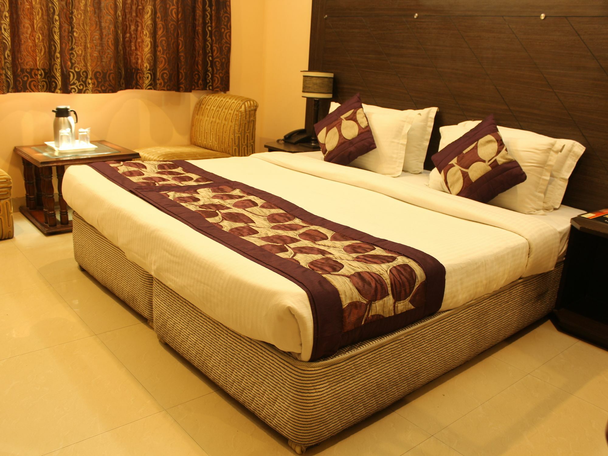 Hotel Kyron Delhi  Exteriör bild