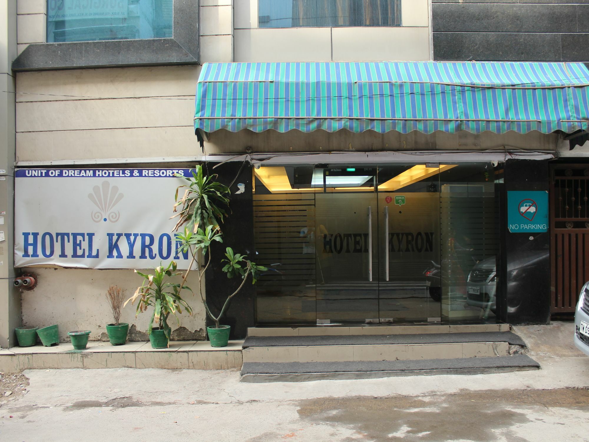 Hotel Kyron Delhi  Exteriör bild